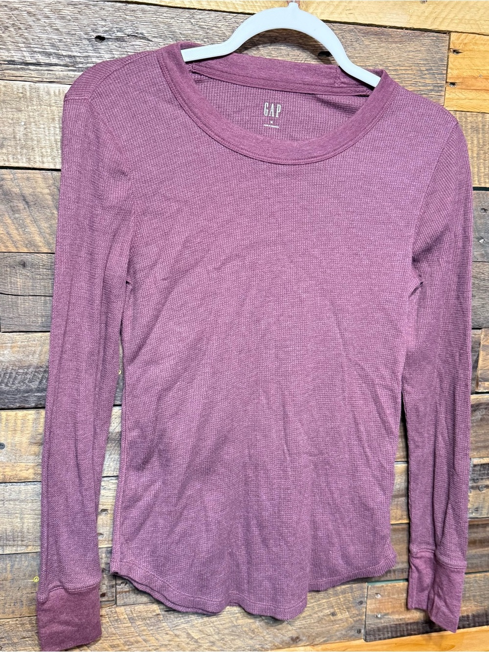Gap Womens Medium Plum Purple Long Sleeve Waffle Knit Curved Hem Thermal Top